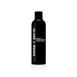A rich, hydrating men's hair conditioner that adds body, nourishment and shine. With a waft of woody goodness.